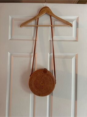 Round Woven Crossbody Bag in Tan